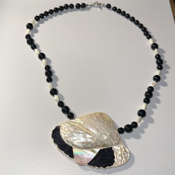 Mother of pearl - Picture 5 of 5